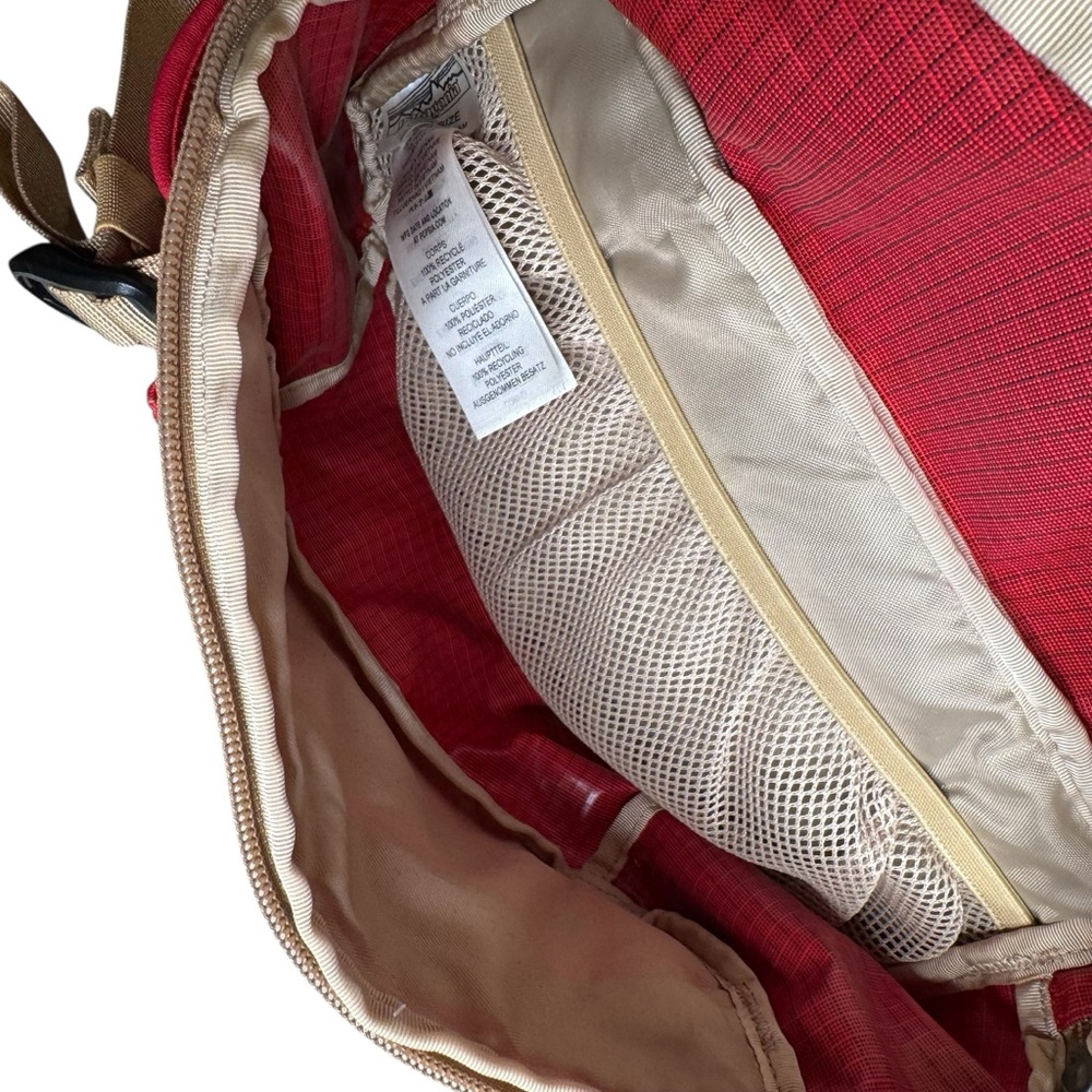 Rare Patagonia Black Hole Waist Pack 5L Fanny Pack Red Tan 49281 - Picture 5 of 7